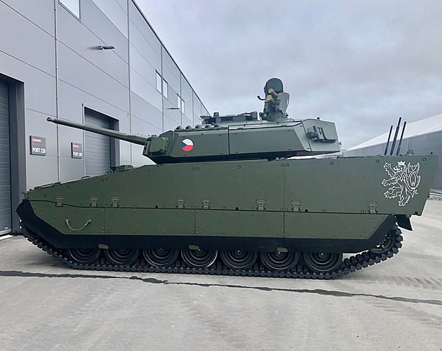 První obrněnec CV90 pro českou armádu vyjel z výroby ve Švédsku