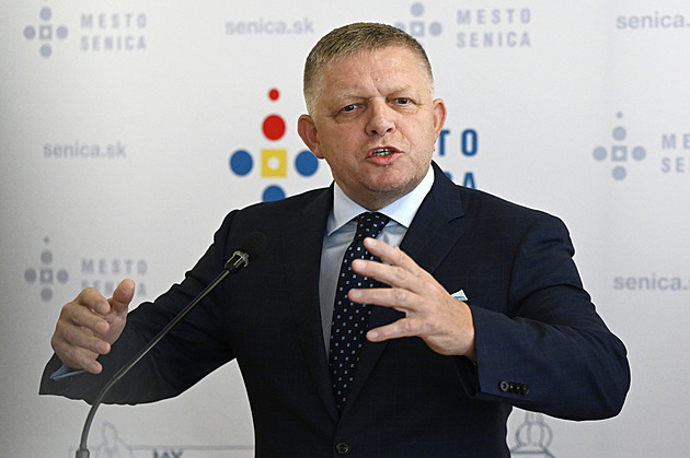Fico chce o rok odložit komunální volby, obává se debaklu, tvrdí opozice