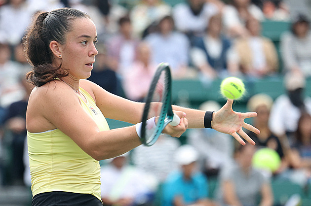 Tenis ONLINE: Valentová ve finále po kanárovi srovnala, ve třetí sadě bojuje