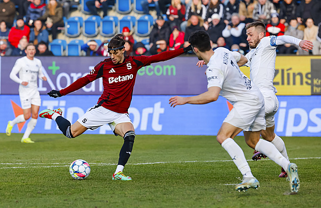 ONLINE: Slovácko - Sparta 0:0, v úvodu 2. půle střídající Kuchta ve velké šanci míjí