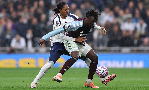 ONLINE: Liverpool hraje šlágr proti United, Aston Villa otočila zápas na Tottenhamu