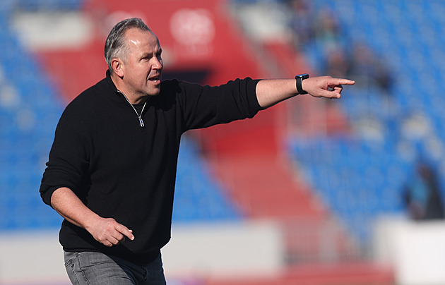 Kluci, mě se nemusíte bát. Trenér Galásek po prohře při premiéře žehral na nervozitu