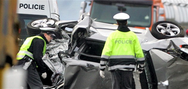 Čelní srážka s opilou řidičkou u Plzně: holčička, kterou vezla, je vážně zraněná