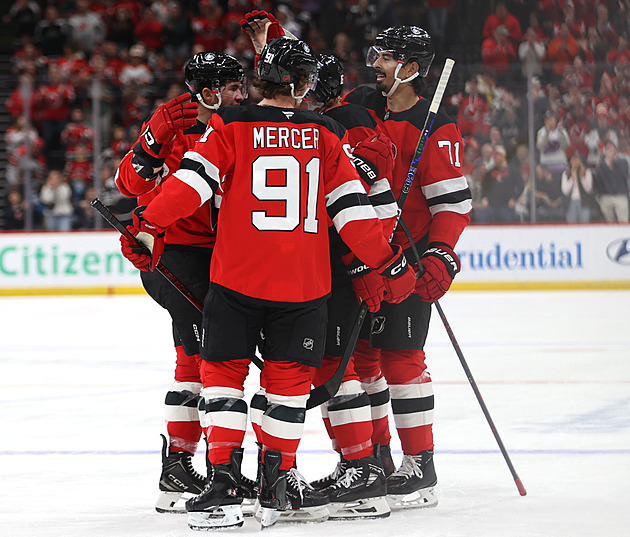 New Jersey bere už osmou výhru v řadě, Colorado udolalo v prodloužení