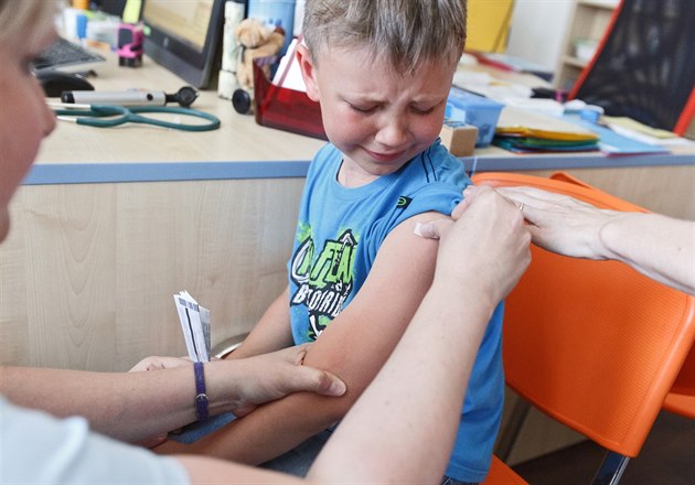 Boj o vakcíny proti žloutence typu A, mnozí zájemci musí čekat. Zemřelo už 27 lidí