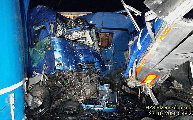 Nehoda dvou náklaďáků blokovala D5 až 15 hodin, kolona měřila až sedm kilometrů