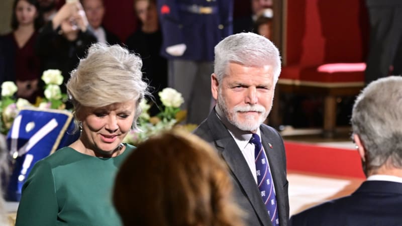 ON-LINE: Začalo předávání státních vyznamenání. Prezident na Hradě ocení 48 lidí