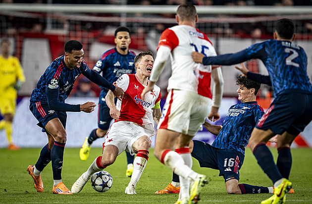 Slavia - Arsenal 0:3, hektický úvod, po gólu se hosté zklidnili a byli nad síly mistra