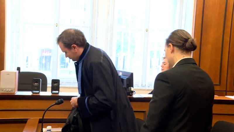 Policistka při honičce bourala a zemřela žena. Je mi to nesmírně líto, kála se u soudu