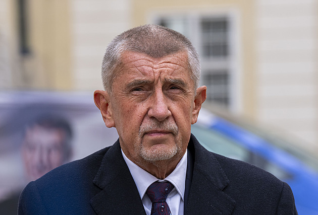 Nafoukli rozpočet o 15 miliard, tvrdí Babiš. Nemá návrh, nechce šetřit, uvedl Fiala