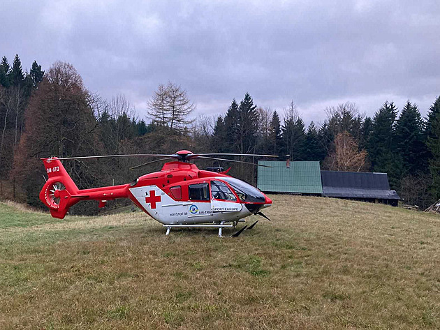 V Beskydech dostal šedesátník infarkt. Vrtulník k němu stihl letět na poslední chvíli