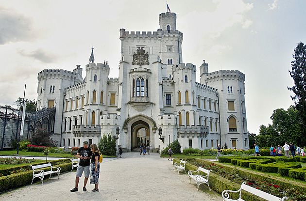 Turistů na jihu Čech v létě přibylo, včetně Asiatů. Pomohlo klidnější počasí