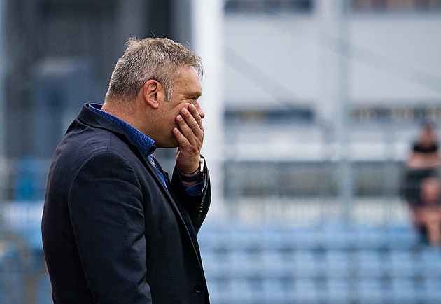 Ústí: pokuta 100 tisíc, konec Červenky, let do Afriky. Tmavého Messiho kouč nečeká