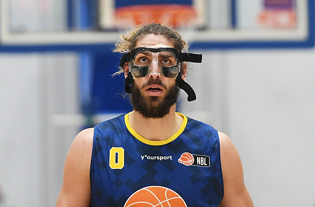 Pecháček si nos nechal rovnat bez narkózy: Chytil jsem se židle a...