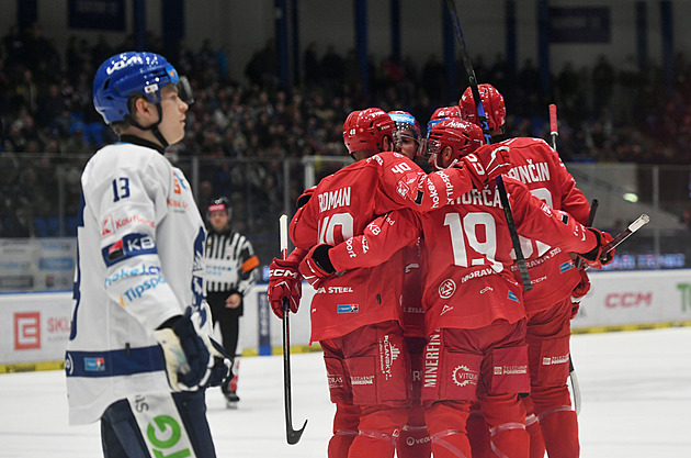 ONLINE: Přestřelka na Kladně, Třinec opět srovnává. Sparta se trápí, Boleslav otáčí