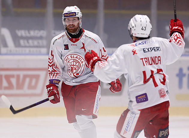 Slavia v první hokejové lize naložila Porubě osm gólů, uspěly i Litoměřice