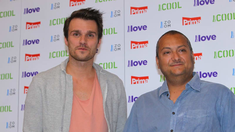 Nepřítomnost Hezuckého v rádiu dolehla na jeho kolegy. Mareš těžko zadržoval slzy