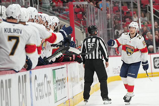 Další bizarní zranění v NHL. Útočník Floridy se popálil při grilování, chybět bude týdny