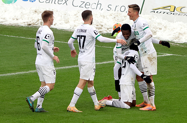 ONLINE: Karviná - Hradec Kr. 4:2, domácí v závěru zvyšují náskok, Ayaosi má hattrick