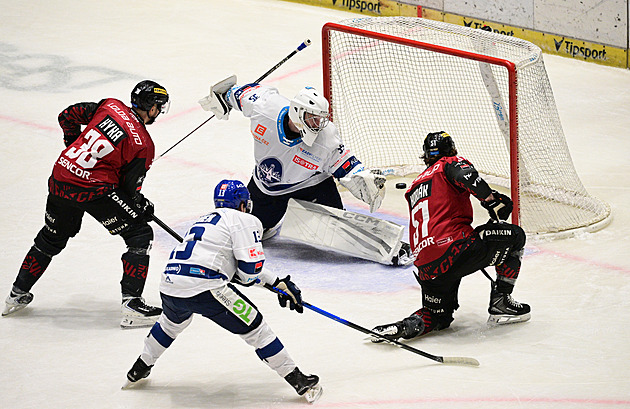 ONLINE: Sparta ničí Kladno, Kometa ztrácí vedení. Litvínov otáčí s Třincem