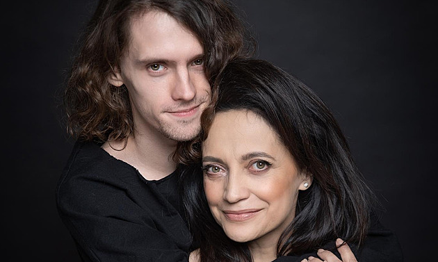 Když jsem chtěl zlobit, odjel jsem do zahraničí, říká syn Lucie Bílé