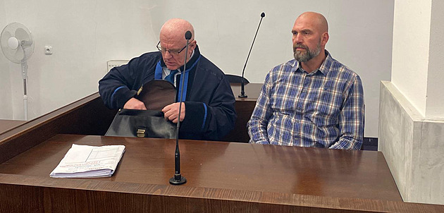 Podmínka za triko s nacistickými nápisy na fotbale. Fanoušek zaplatí i pokutu