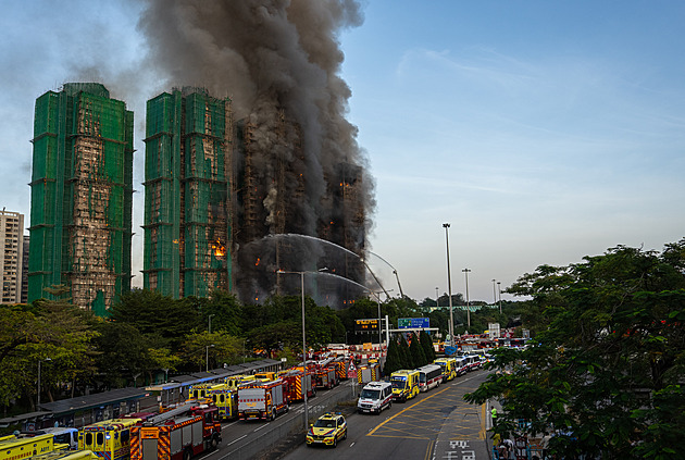 Bilance požáru v Hongkongu čítá 128 mrtvých, úřady ukončily záchranné práce