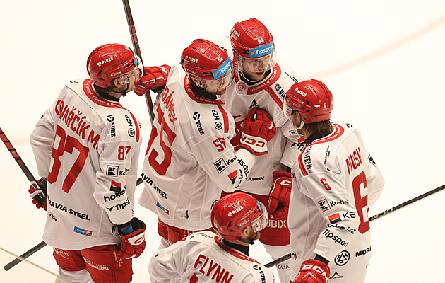 ONLINE: Třinec vede nad Hradcem o dva góly, Vítkovice čelí Olomouci