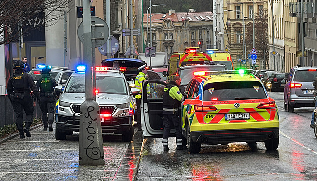 Znělo to jako střelba. Policie zasahovala ve škole na Žižkově