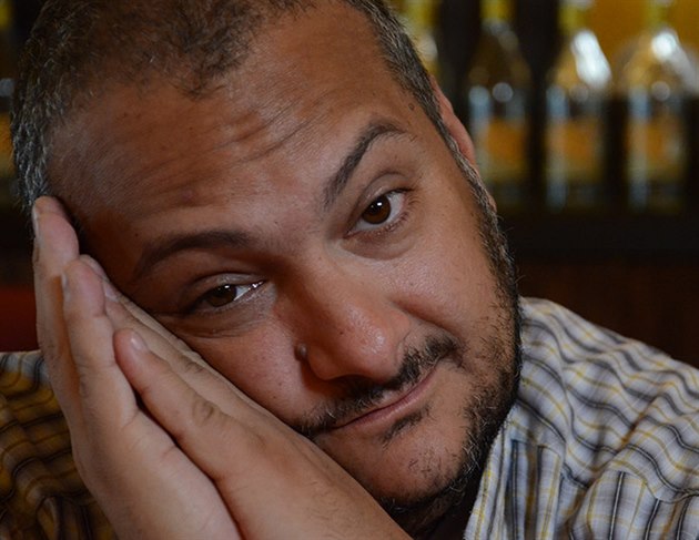 Otce nepoznal, matka ho odložila. Hezucký tajemství své rodiny odhalil jen jednou