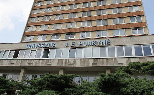 Student v Ústí vyhrožoval, že vystřílí univerzitu. Zadržela ho policie