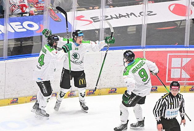 ONLINE: Boleslav vede v Pardubicích, Brno otočilo zápas se Spartou. Třinec dotahuje