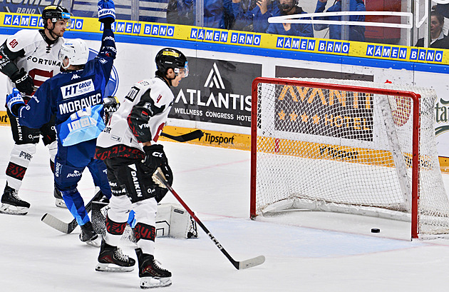 ONLINE: Kometa otočila zápas se Spartou, Pardubice zase s Boleslaví. Třinec prohrál