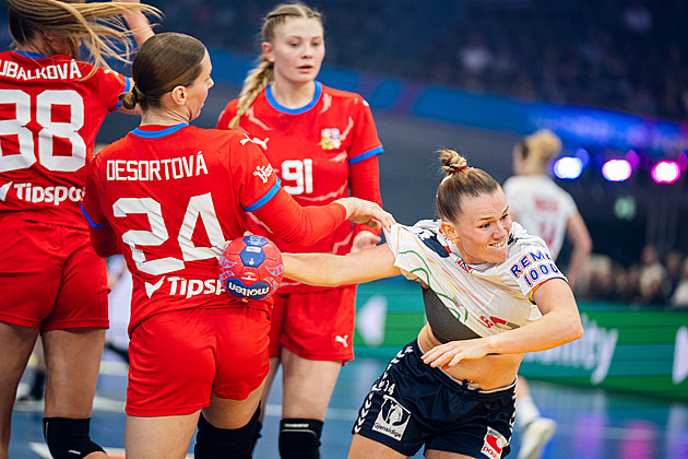 Nejméně gólů za čtyři roky. Házenkářky schytaly od favorizovaných Norek debakl