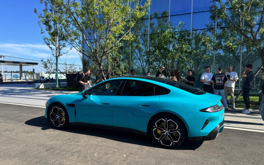 Xiaomi dodalo rekordní množství elektromobilů SU7, strčí do kapsy i Volkswagen