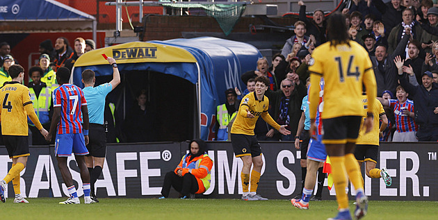 Arsenal deklasoval Tottenhamu, Krejčí byl vyloučen a jeho tým prohrál