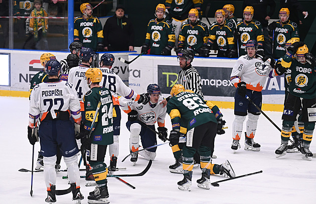 Jihlavu a Kolín dělí výhra od semifinále. Zlín vyloupil Slavii, sérii srovnal i Vsetín