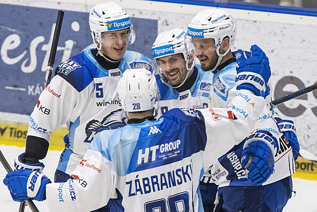 Jedno na cestu a jedno pro kustody Motoru. Flek po postupu Brna sháněl piva