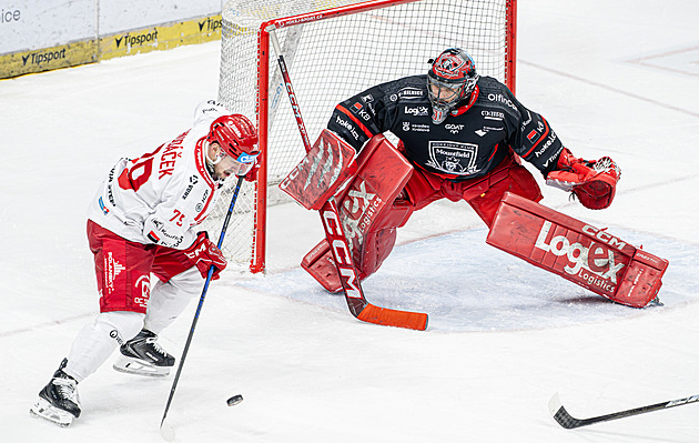 Disciplinárka Hudáčka a Klímu dodatečně netrestá, Hradec platí za vhozenou lahev