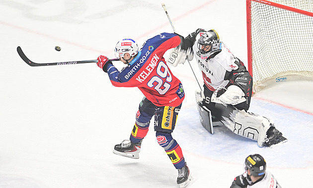 Je to negól, respektujte to. Sudí neuznali těsnou branku Pardubic, šlo o milimetry