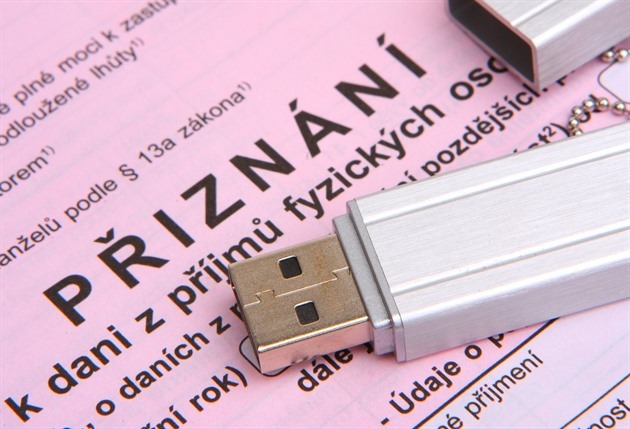 Umělá inteligence, která vyplní daňové přiznání. Stát testuje novou aplikaci