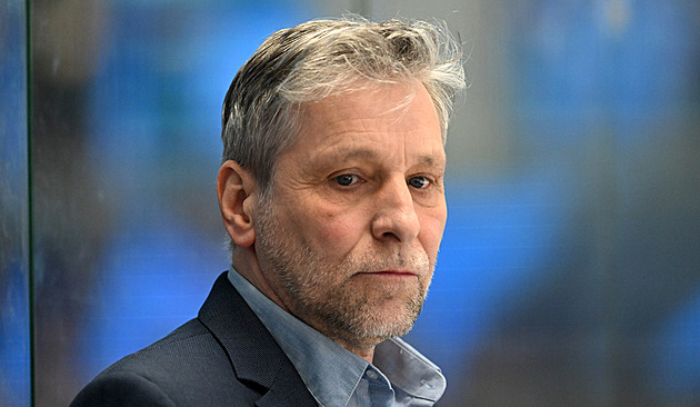 Jandač pokračuje v Plzni, potvrdil Straka. Končí Zámorský i Holešinský