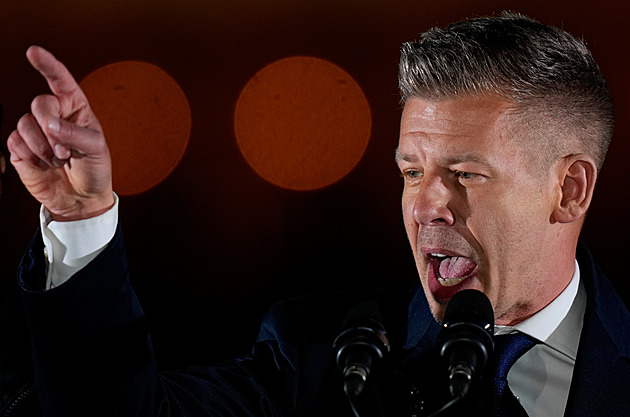 Orbánův konec trhy vítají. Posiluje forint a daří se i maďarským akciím