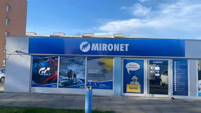 Soud uznal nárok Mironetu. Nezákonný zásah policie z roku 2000 může nyní stát vyjít pěkně draho