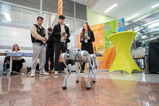 Absolventy čeká nejistá budoucnost. Kvůli AI budou častěji měnit zaměstnání