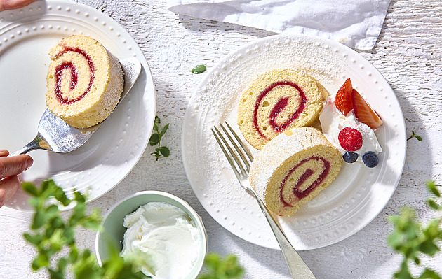 Víkendové pečení se SweetBurg: Zapomeňte na utěrky, takhle se roláda opravdu dělá
