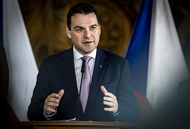 Nová debata Václava Moravce: potíže na startu, pak Macinka hájil sebe i Klempíře