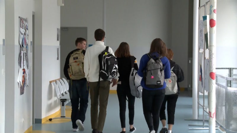 „Jsme holky pro všechno.“ Ředitelky ve Sněmovně líčily zoufalé zabezpečení škol, agrese roste