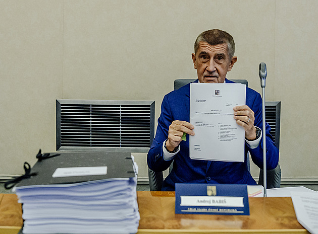 Vláda jednala o konci poplatků pro ČR a Český rozhlas i financování z rozpočtu