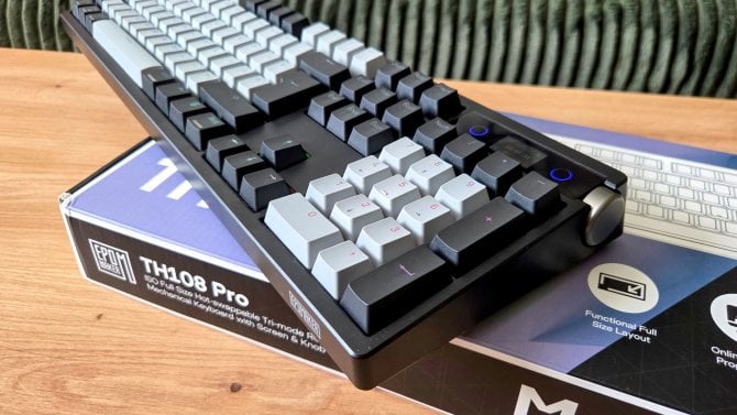 Recenze herní klávesnice Epomaker TH108 Pro: návykové tiché switche doplňuje displej a zbytečné chyby